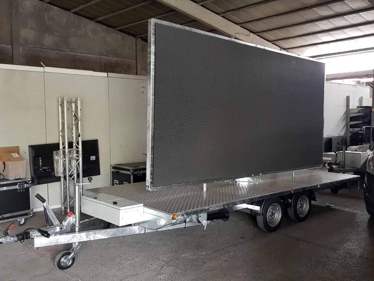 Ecran Geant Remorque 8m2 1 1200x900 1