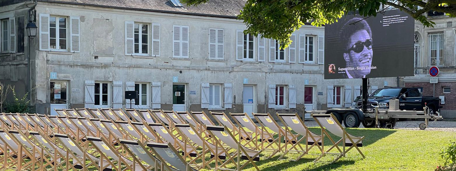 Ecran Geant Gournay Jo